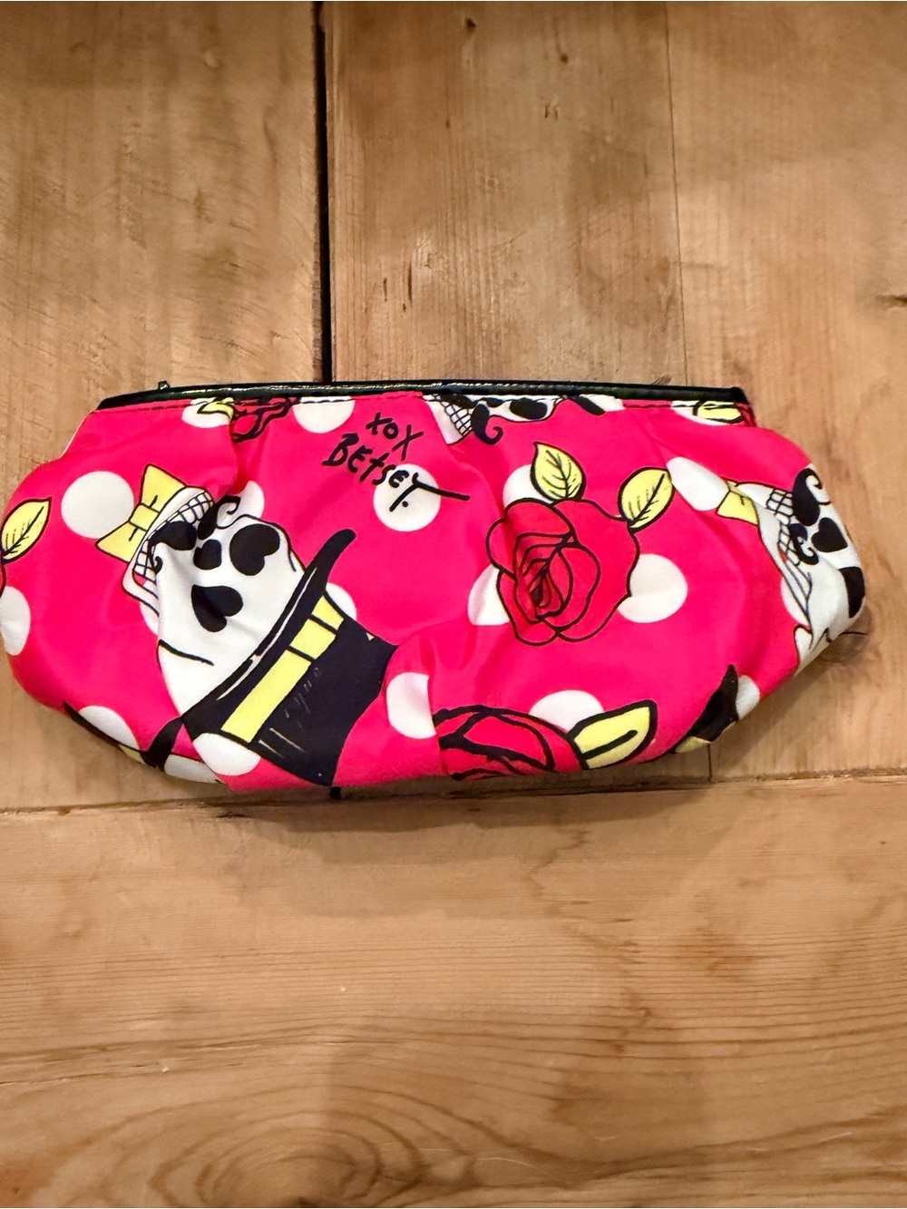 Betsey Johnson Bright Pink Black Skull & Rose Cosmetic Pouch Toiletry Bag